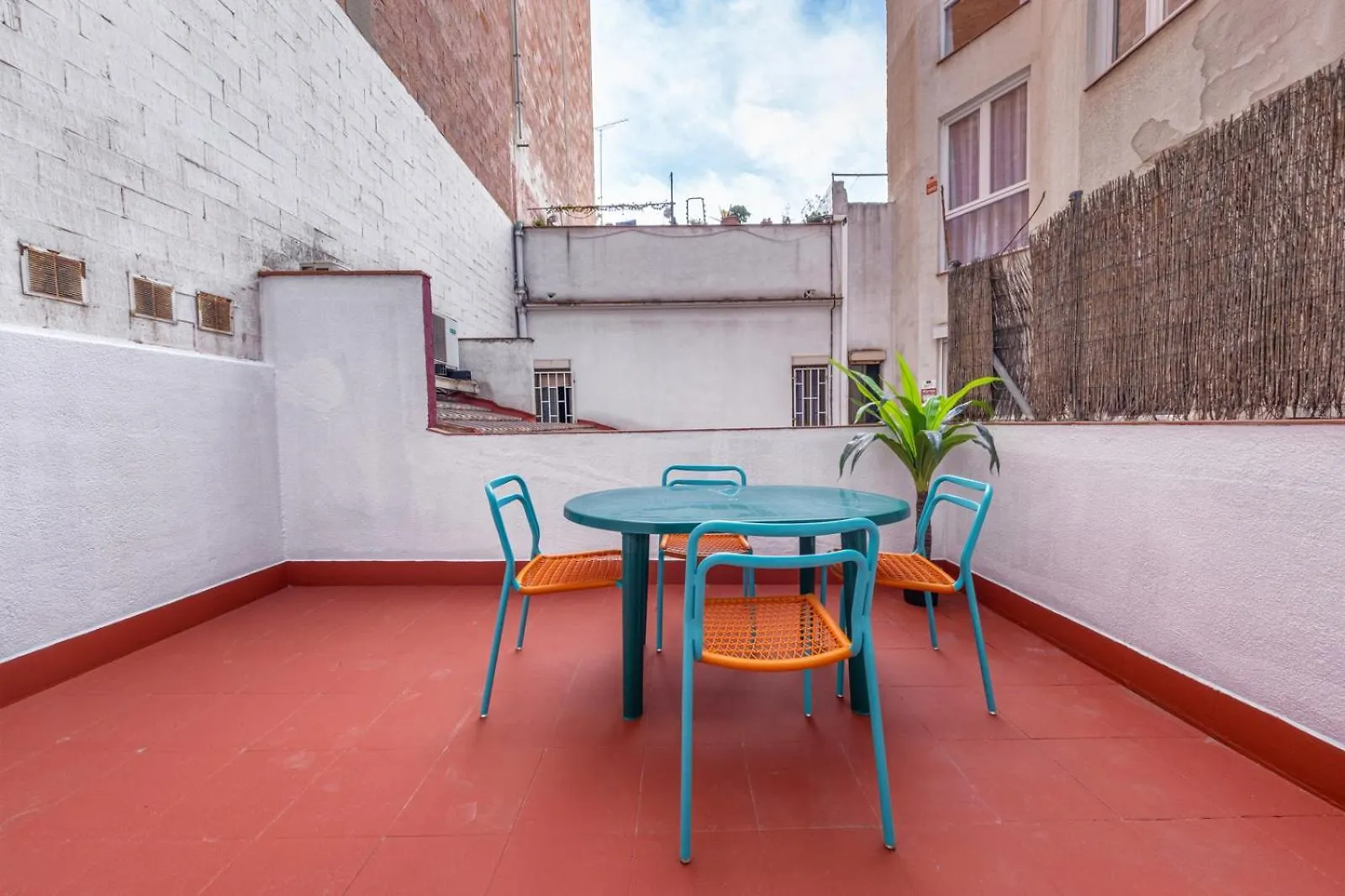 Caliu Apartments Barcelona - Fira L'Hospitalet de Llobregat 0*,