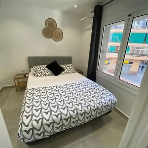 Con Bano Privado Frente Al Metro L5 Barcelona-hospitalet Appartamento