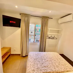 Nuevas Con Bano Privado Frente Al Metro St Mwc Barcelona-fira Appartamento